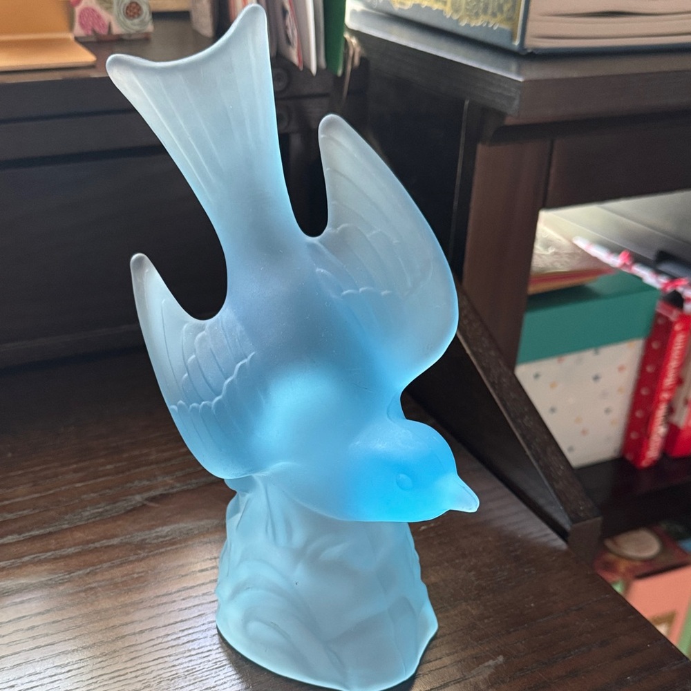 LE Smith Vintage Blue Frosted Satin Glass Bird in Flight Glass Art MCM